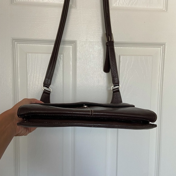 Kenneth Cole Reaction Genuine Leather Vintage Crossbody Bag - Picture 10 of 10